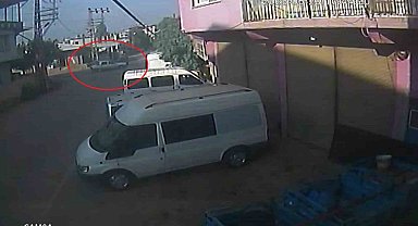 Otomobillerin çarpıştığı kazada 2 kişi yaralandı o anlar kamerada