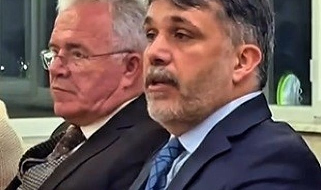 Övgü dolu konuşma sosyal medyada farklı yorumlara neden oldu