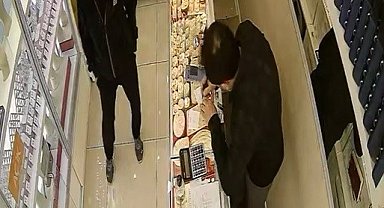 Oyaladığı kuyumcudan altınları çaldı, kaçamadan yakalandı