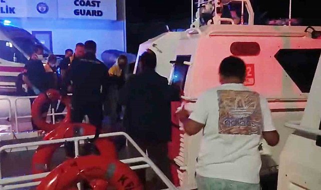 Özel teknede rahatsızlanan 4 kişiye tıbbi tahliye