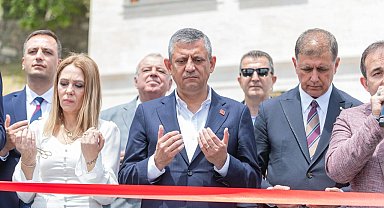 Özgür Özel Bornova'da toplu açılış törenlerine katıldı