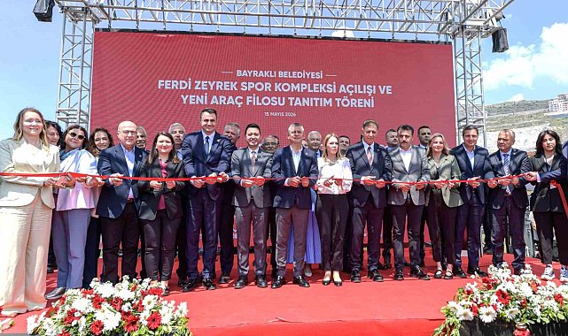 Özgür Özel, İzmir'de Ferdi Zeyrek Spor Kompleksi'nin açılışına katıldı