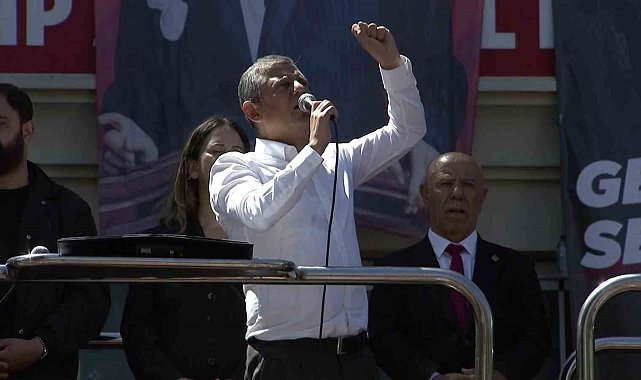 Özgür Özel: "Derhal kurultay yapılmalıdır, hangi delegeyle istiyorsanız derhal bir kurultay yapın"