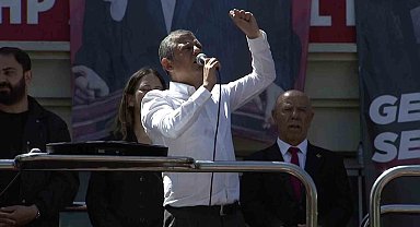 Özgür Özel: "Derhal kurultay yapılmalıdır, hangi delegeyle istiyorsanız derhal bir kurultay yapın"