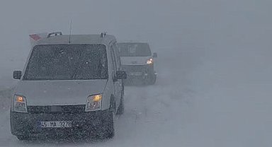 Palandöken Geçidi'nde 3 saat mahsur kaldılar
