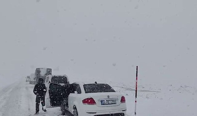 Palandöken geçidinde kar ve tipi etkili oldu