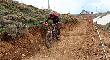 Palandöken'de Downhill Türkiye Şampiyonası heyecanı