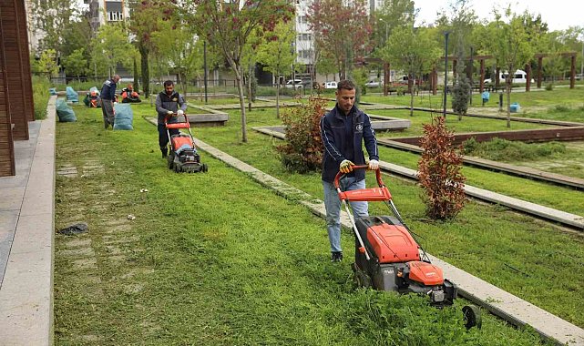 Parklarda yaz hazırlığı