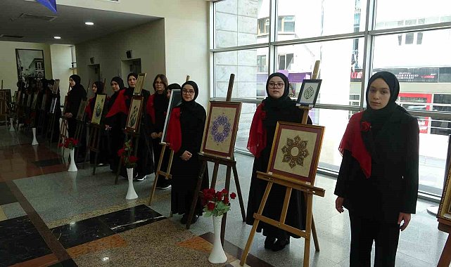 Peygamber Efendimizin künyelerinden oluşan 75 eserlik resim sergisi ilgi gördü