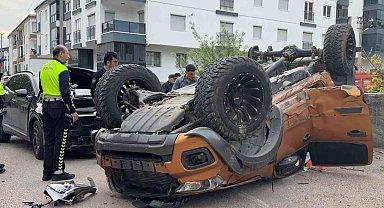 Pikap ile suv aracın çarpıştığı kazada faciadan dönüldü: 1 yaralı