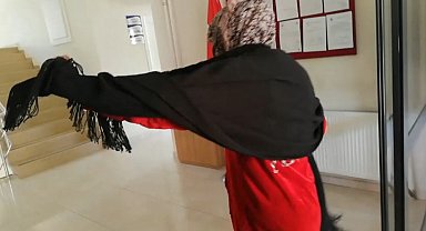 Pişkin dilenci "Çek abi çek" dedi, zabıta müdürlüğüne oynayarak girdi