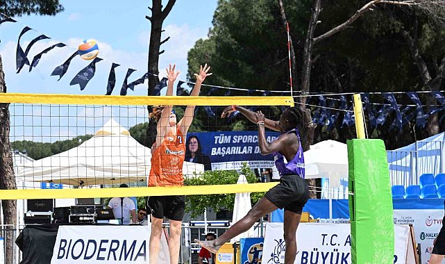 Plaj voleybolunun kalbi Aydın Tekstil Park'ta atıyor