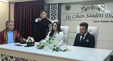 Polis çift, nikaha süsledikleri ekip otosuyla geldi