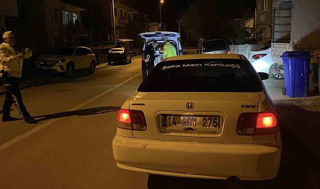 Polisi görünce aracını çalışır vaziyette bırakıp kaçtı