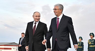 Putin resmi ziyaret için Kazakistan'da