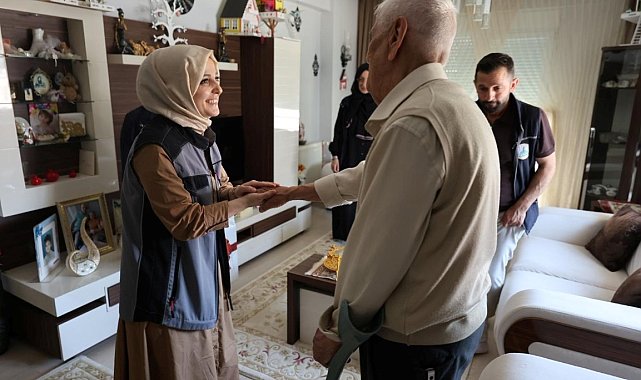 "Alo Evlat" ekipleri bayramda yaşlıları yalnız bırakmadı