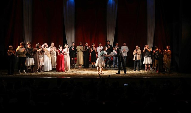 "Büyük Romulus"dan sezona alkışlarla veda