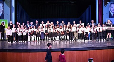 "Kalbimin En Güzel Şiiri: Annem" yarışmasının ödül töreninde duygu dolu anlar yaşandı