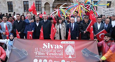 "Sivas Uluslararası Film Festivali" kortej yürüyüşüyle başladı
