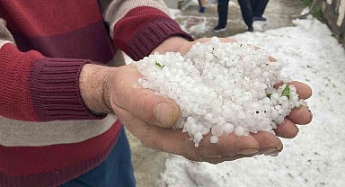 Refahiye'de dolu yağışı etkili oldu