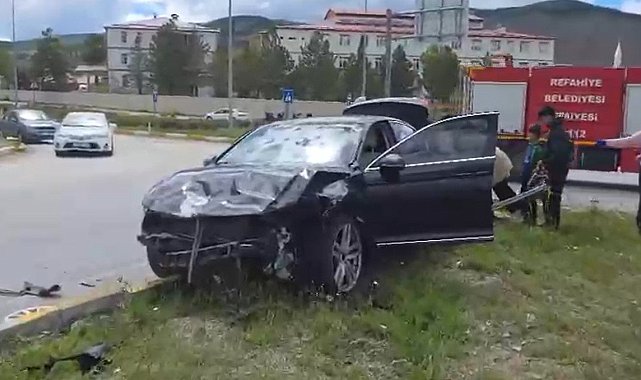Refahiye'de iki otomobil çarpıştı: 6 yaralı