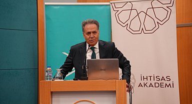 Rektör Akpolat, dijital çağda üniversitelerin geleceğini anlattı