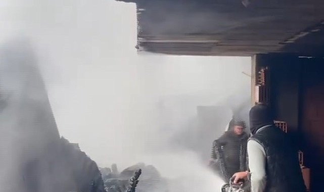 Rize'de çıkan yangında 2 evde hasar oluştu