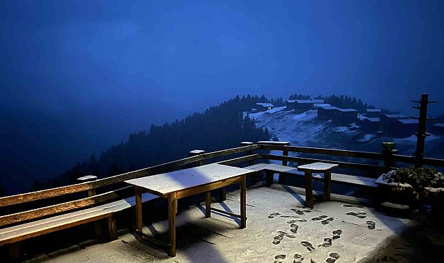 Rize'de Mayıs sonu yaylalarda kar sürprizi