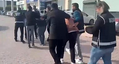 Ruhsatı bulunmayan işletmenin sahibinden 2 milyon TL alan şüphelilere yönelik operasyonun görüntüleri ortaya çıktı