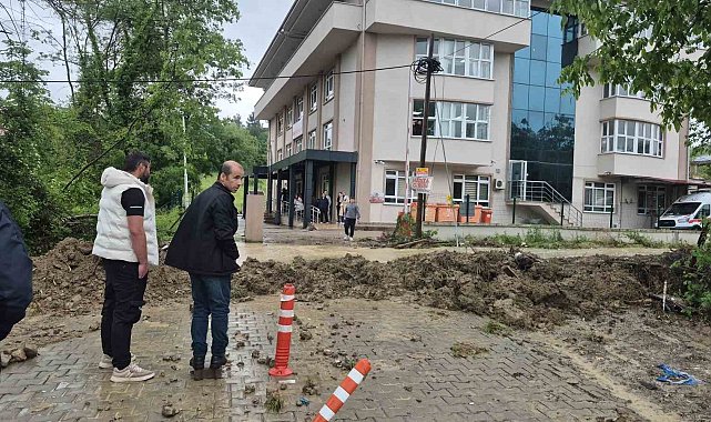 Sağanak sağlık ocağını vurdu: Hastalar ve personel mahsur kaldı