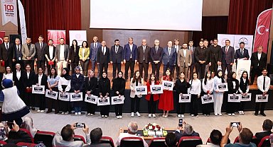 Şahbaz Derneği'nden Filistin temalı konuşma yapan öğrenciye umre hediyesi