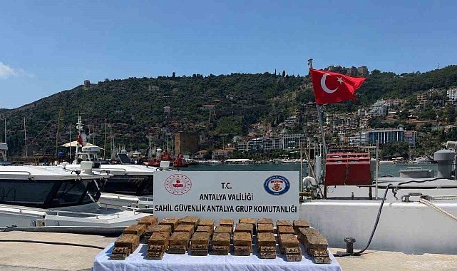 Sahile vuran şüpheli paketten 40 milyon TL'lik macun esrar çıktı