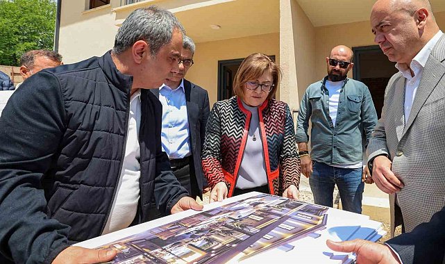 Şahin, TCDD Lojmanlarının restorasyon çalışmalarını inceledi