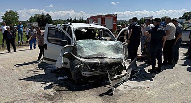 Sakarya'da araçların çarpıştığı kazada 3'ü çocuk 7 kişi yaralandı