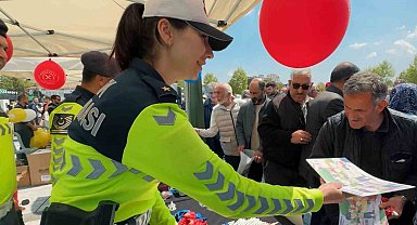 Sakarya'da jandarma ekipleri bu kez bilgilendirmek için sahada