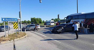 Sakarya'da zincirleme kaza: 3'ü çocuk 5 yaralı