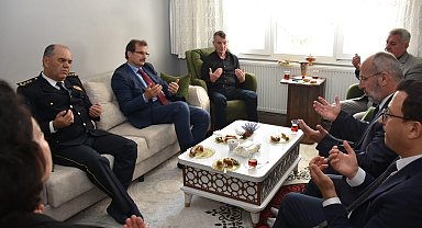 Salihli Kaymakamı Güldoğan'dan şehit ailesine bayram ziyareti