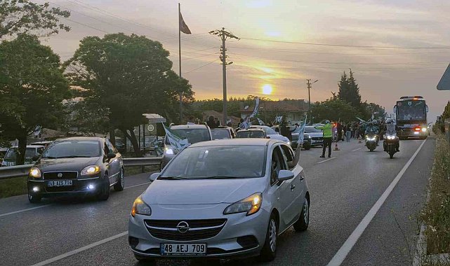 Şampiyon Muğlaspor'a taraftarlardan muhteşem karşılama