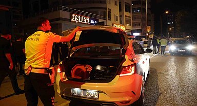 Şampiyonluk konvoyundan ayrılan alkollü otomobil sürücüsü ile motosiklet çarpıştı: 1 ağır yaralı