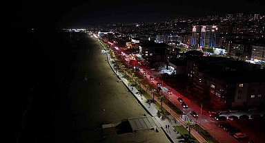 Samsun'da 19 Mayıs'a özel aydınlatma: Kırmızı beyaz ışıklar sahili süsledi