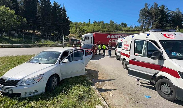 Samsun'da SUV ile otomobil çarpıştı: 1'i çocuk 2 yaralı