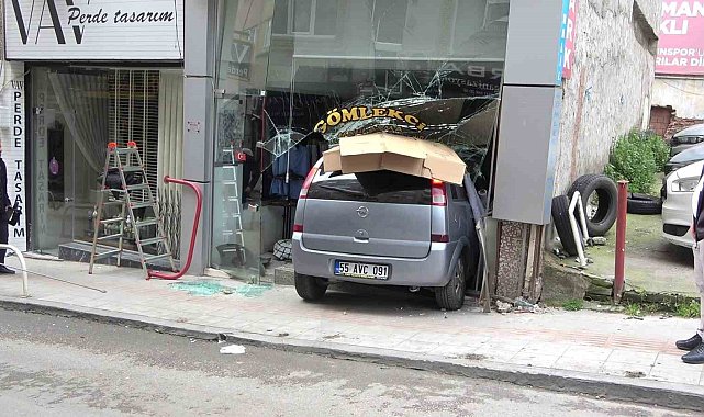 Samsun'da terzi dükkanına otomobil girdi