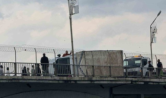 Şanlıurfa'da fırtına ve dolu hayatı felç etti