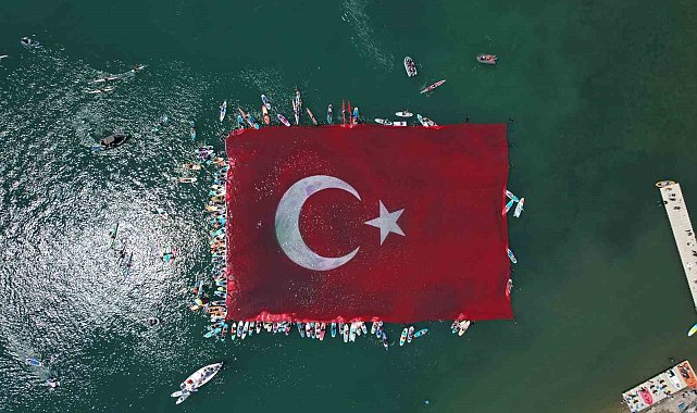 Sapanca Gölü'nde tüyleri diken diken eden görsel şölen