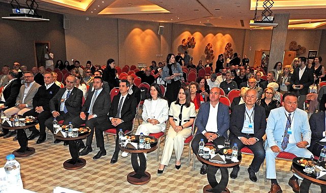 Sektör temsilcileri "1. Çeşme Turizm Zirvesi"nde buluştu