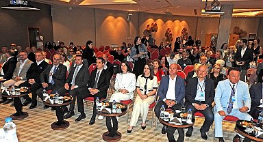 Sektör temsilcileri "1. Çeşme Turizm Zirvesi"nde buluştu