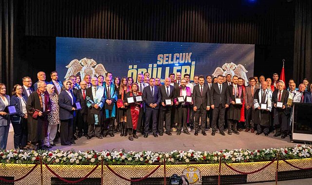 Selçuk Üniversitesinde başarıya katkı sağlayanlar onurlandırıldı