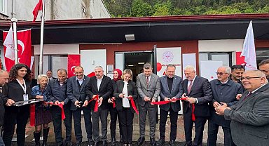 Selde zarar gören sağlık merkezi yenilendi, yeni yapılan yüzme havuzu törenle açıldı