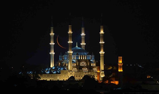 Selimiye'de hilalli sabah, objektiflere yansıdı