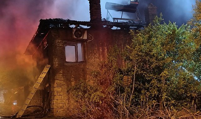 Serinhisar'da alevlere teslim olan ev kullanılamaz hale geldi